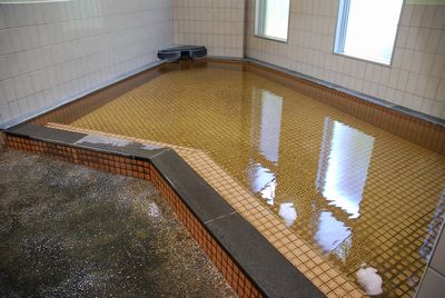 つばき湯大浴槽.jpg